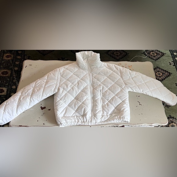 White puffer Coat Ladies Crop XL - Picture 7 of 7
